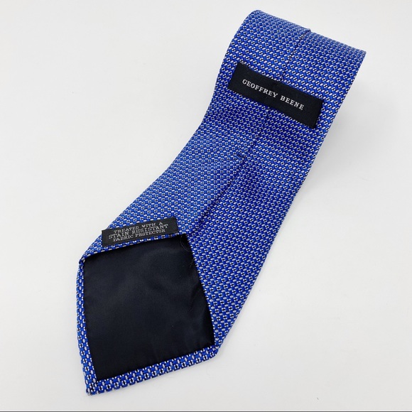 Geoffrey Beene 100% Silk Tie - Picture 2 of 3